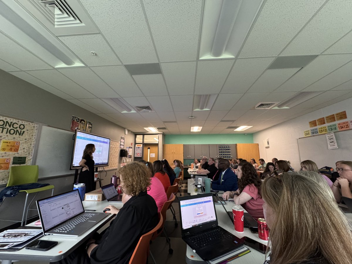 Kelly’s sessions were packed today! Giving us all the wonderful teacher faves of Canva and examples of student creations! #KEDCgrants <a href="/kedc_epic/">EPIC</a> <a href="/KEDCGrants/">KEDC Grants</a> <a href="/EdTechKelly/">Kelly Fischer</a>