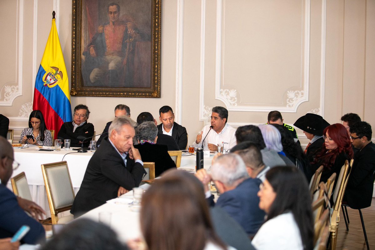 #AEstaHora |🚨El Contralor General de la República en la Comisión Nacional para la coordinación de los procesos electorales, hizo un llamado a la coherencia para garantizar una sana democracia en esta época electoral.
📌"Debemos pasar del discurso a las acciones. Reunirnos a