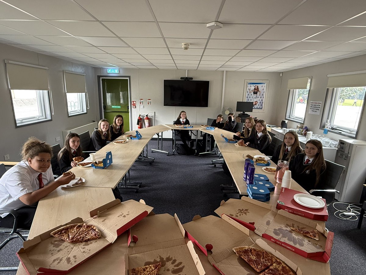 Today our Girls’ Under 12 Humberside Cup winning team enjoyed their celebratory lunch of Domino’s pizza! Well done again on a great first season ladies! And thank you to Mr Kerby and Mrs Guzdek for sorting it all out 🙏🏻🍕👌🏻⚽️