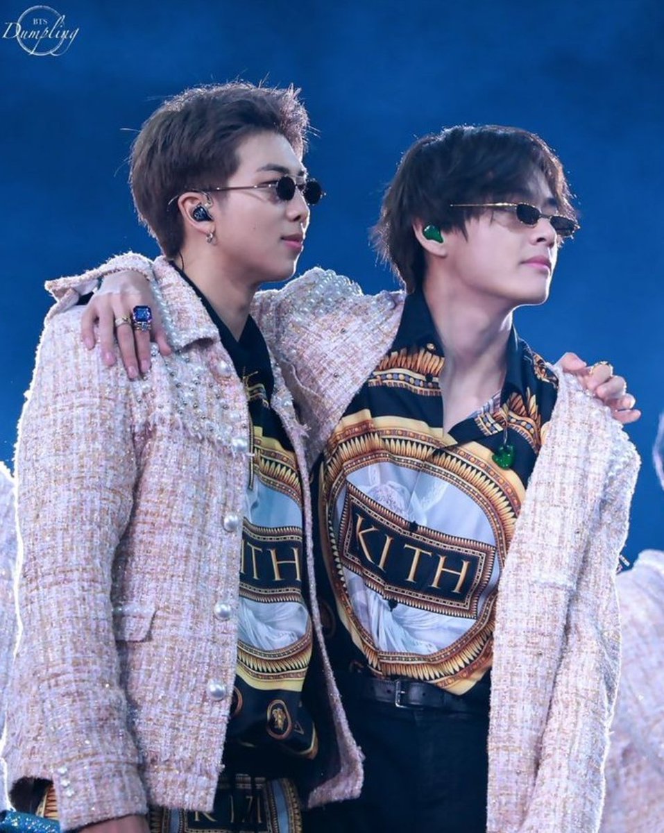 هر کی بیداره ریت+ریپ کنه

TAEHYUNG RETURNS TODAY
RM IS FINALLY BACK 
WELCOME BACK TAEHYUNG 
WELCOME BACK NAMJOON 
BTS IS BACK 
#ReturnOfOurJooniverse
#D_DayToMeet_V
#D_DayToMeetRM
#SEE_V_TODAY