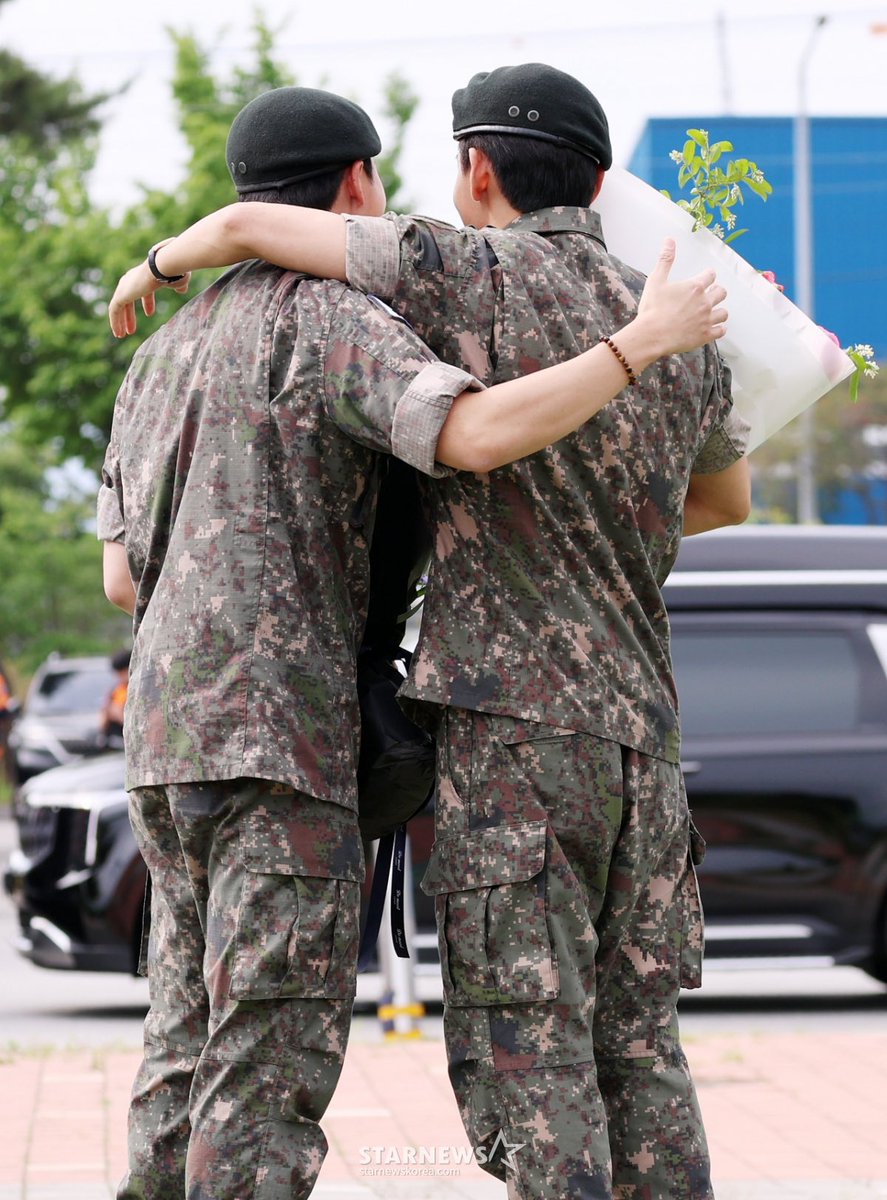GUYSSSSS ARE YOU OKAY?!!!!!!!
😭😭😭😭😭🫂🫂🫂🫂🫂🫂🫂🫂

WELCOME TAEJOON
WELCOME TAEHYUNG 
WELCOME NAMJOON
RM IS FINALLY BACK
KIM TAEHYUNG IS BACK
#SPRING_ALWAYS_WITH_RM
#WelcomeBackTaehyung
#네시즈_RM_V_전역축하해
#ReturnOfOurJooniverse