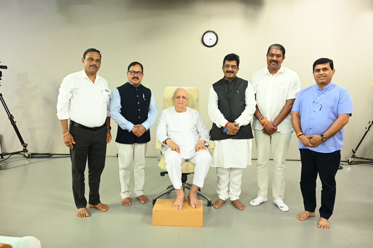 SADANAND SHET TANAVADE (@shetsadanand) on Twitter photo Visited Sanatan Ashram at Bandora, Ponda and experienced a sense of peace and spiritual energy along with Social Welfare Minister Subhash Phaldessai, Murgao MLA <a href="/SankalpAmonkar/">Sankalp Amonkar (Modi Ka Parivar)</a>, Vasco MLA <a href="/DajiSalkar/">Krishna V. Salkar</a>, and Mayem MLA <a href="/PremendraShet/">Premendra Shet</a>. Visited Sanatan Ashram at Bandora, Ponda and experienced a sense of peace and spiritual energy along with Social Welfare Minister Subhash Phaldessai, Murgao MLA <a href="/SankalpAmonkar/">Sankalp Amonkar (Modi Ka Parivar)</a>, Vasco MLA <a href="/DajiSalkar/">Krishna V. Salkar</a>, and Mayem MLA <a href="/PremendraShet/">Premendra Shet</a>.