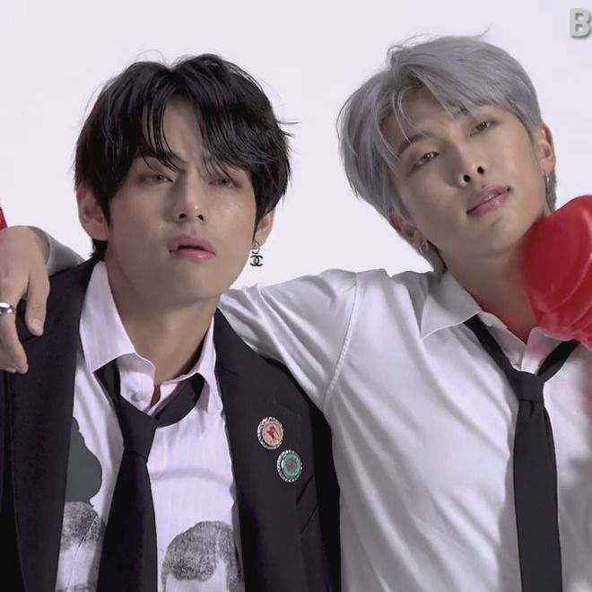 هر کی بیداره ریپ و ریت کنهههه
قفل کوچیک میزارم بشکنید
🔒30 ریت
🔒50 ریپ

TAEHYUNG RETURNS TODAY
RM IS FINALLY BACK 
WELCOME BACK TAEHYUNG 
WELCOME BACK NAMJOON 
BTS IS BACK 
#ReturnOfOurJooniverse
#D_DayToMeet_V
#D_DayToMeetRM
#SEE_V_TODAY