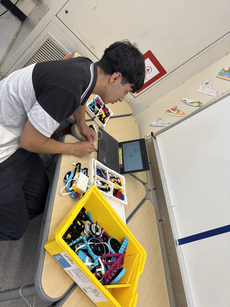 Worldwide_Cares's tweet image. Don’t miss out on the LEGO Robotics Camp @OakGroveMS led by our @YgnacioValley Robotics Team!#SummerCamp #ExpandedLearning