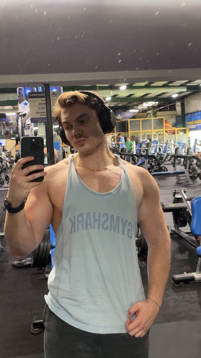 Live at twitch.tv/Areonos playing scary game