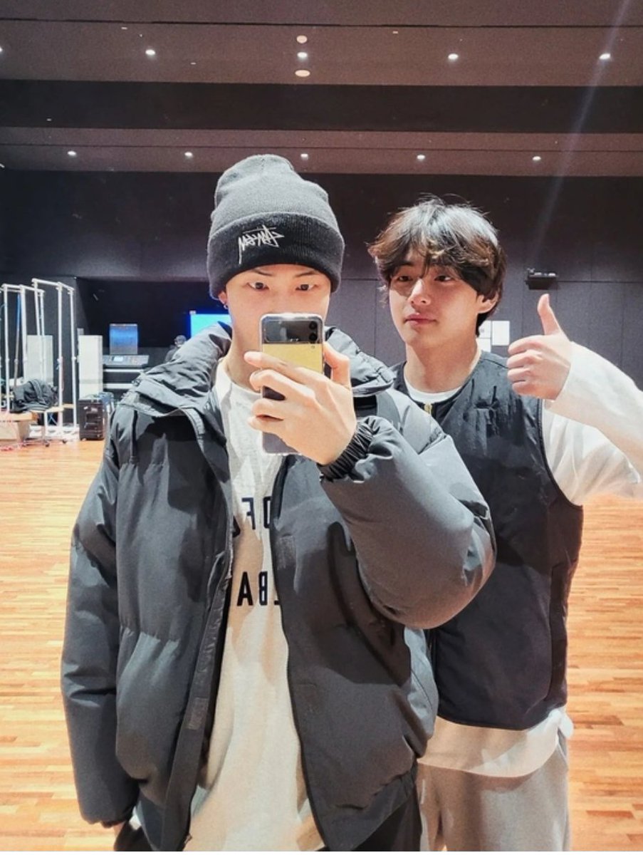 Rt &amp; reply! 

TAEHYUNG RETURNS TODAY
RM IS FINALLY BACK 
WELCOME BACK TAEHYUNG 
WELCOME BACK NAMJOON 
BTS IS BACK 
#ReturnOfOurJooniverse
#D_DayToMeet_V
#D_DayToMeetRM
#SEE_V_TODAY