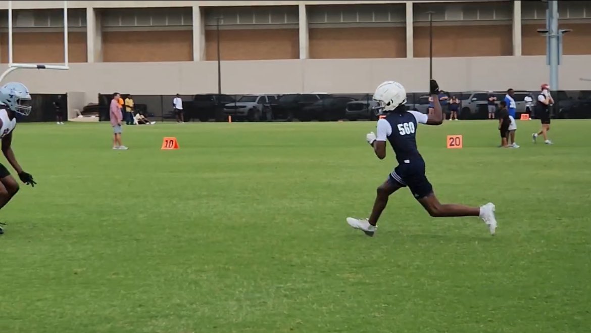 Biggers3k's tweet image. Had a great time working with @AuburnFootball at their camp for incoming and high school athletes Sunday #WDE 🦅 it was great. I got to meet coaches and most importantly get in sum work, we getting 1% better everyday. @RecruitGeorgia @AL_Recruiting @BigFaceSportss