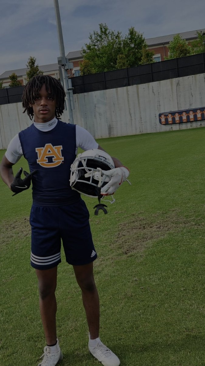 Biggers3k's tweet image. Had a great time working with @AuburnFootball at their camp for incoming and high school athletes Sunday #WDE 🦅 it was great. I got to meet coaches and most importantly get in sum work, we getting 1% better everyday. @RecruitGeorgia @AL_Recruiting @BigFaceSportss