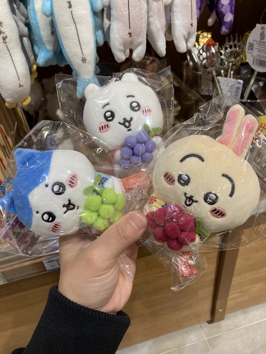 ご当地ちいかわ 山梨限定 ぶどう ぬいぐるみキーチェーン🍇 と、靴下