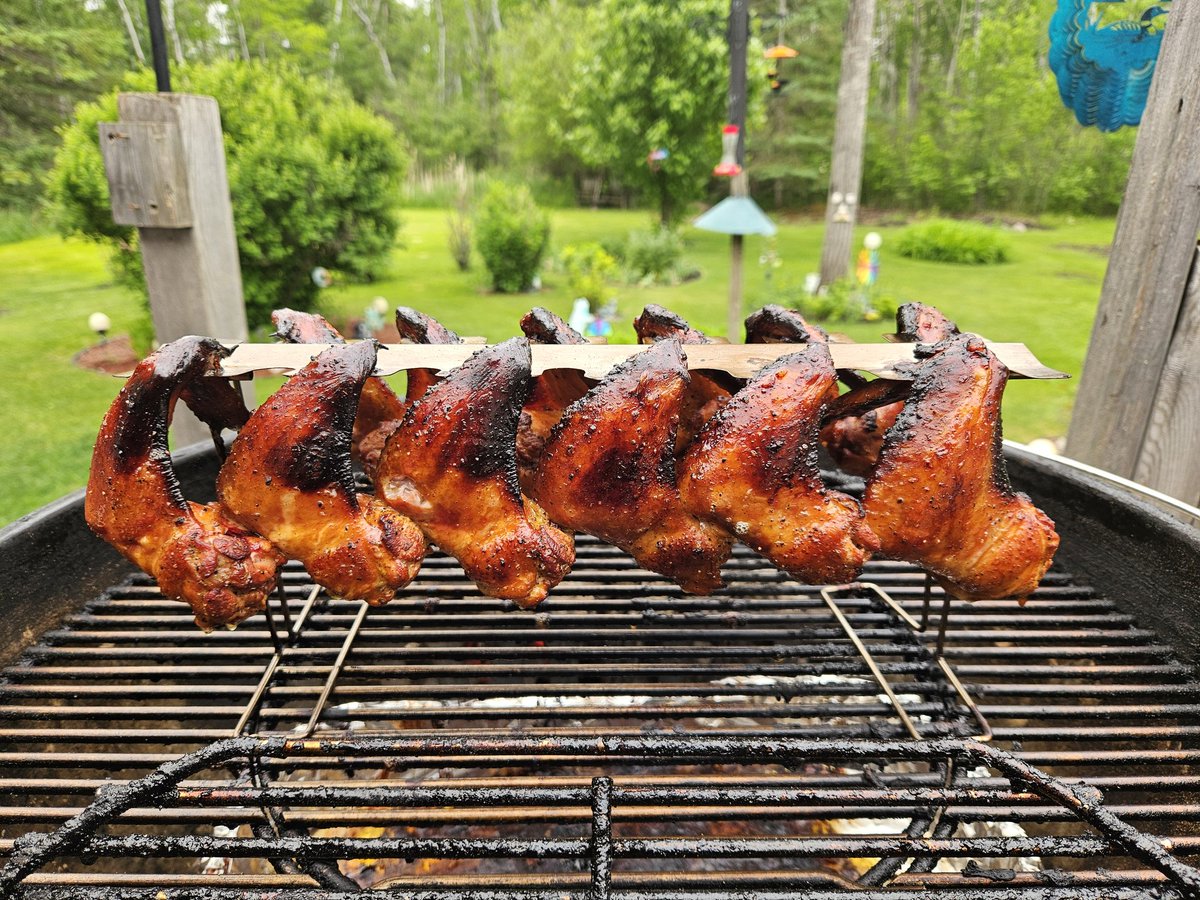 Did us up a little smoked chicken wing action for our dinner tonight 😋