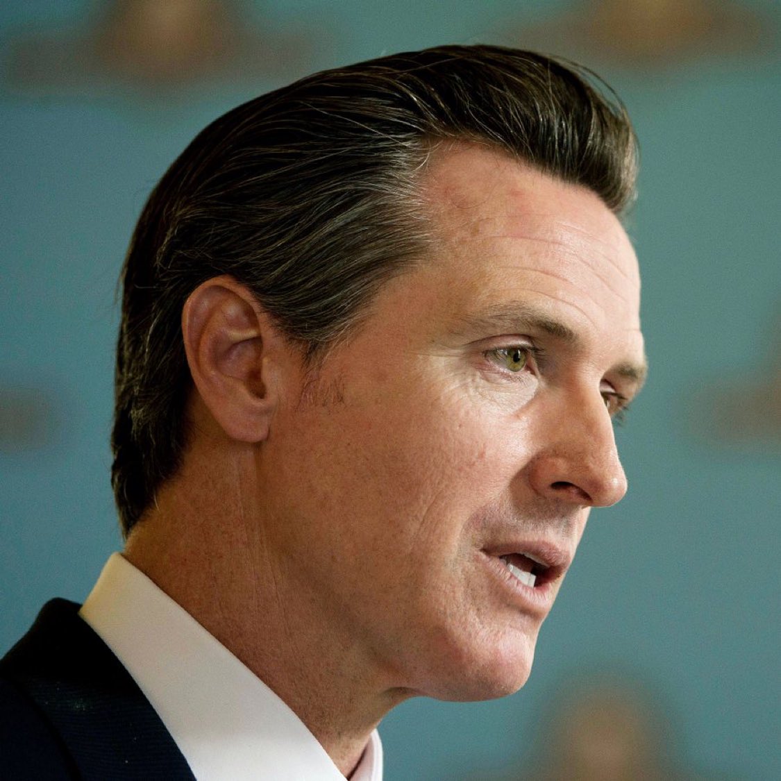 Raise your hand if you AGREE that Gavin Newsom is an utter DISGRACE and should RESIGN immediately 🙋🏻‍♂️