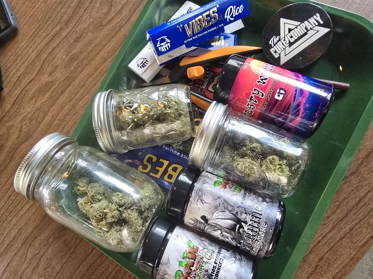 Raw Direct (@rawdirect_) on Twitter photo Smoke break time💨💨💨
Smoking through another pheno hunt trying to narrow down the keepers!
🌈🌈🌈🌈🌈🧬🧬🧬🧬🧬
Zoju F2 #10 getting rolled up next!
<a href="/Vibes_Papers/">✨VIBES✨ Papers</a> Smoke break time💨💨💨
Smoking through another pheno hunt trying to narrow down the keepers!
🌈🌈🌈🌈🌈🧬🧬🧬🧬🧬
Zoju F2 #10 getting rolled up next!
<a href="/Vibes_Papers/">✨VIBES✨ Papers</a>