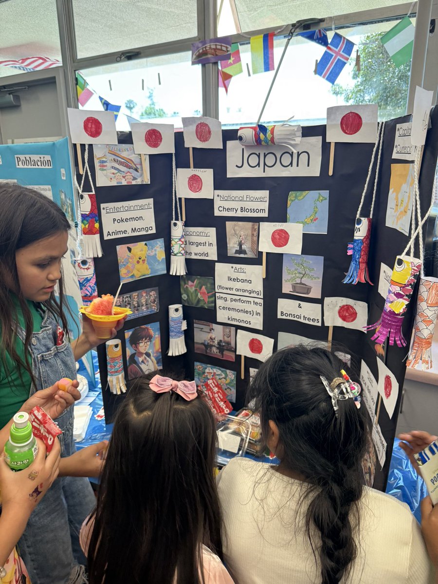 WillmoreWSD's tweet image. Multicultural Day was a big success! Families were immersed in diverse arts, crafts, food, &amp;amp; cultural traditions from around the globe. Many thanks to our teacher coordinators Mrs. Harris &amp;amp; Ms. Dang for organizing this special exhibition. 🌎 #dualimmersionprogram