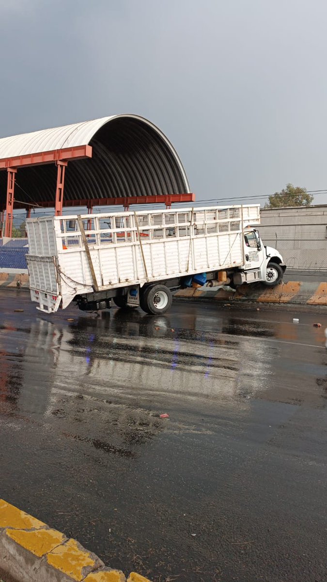 ItzelCV30's tweet photo. Accidente en Calzada Ignacio Zaragoza, a la altura del metro Acatitla 

Tomen su preocupaciones 
@OVIALCDMX @C5_CDMX https://t.co/5Wo6AFqu5L
