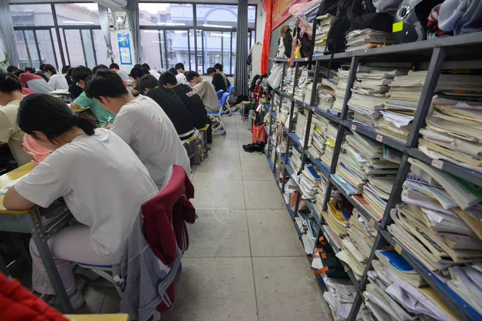 🚨 BREAKING: Cina: i chatbot di Alibaba e Tencent disabilitano il riconoscimento delle immagini durante gli esami gaokao per prevenire imbroglio tra gli studenti.