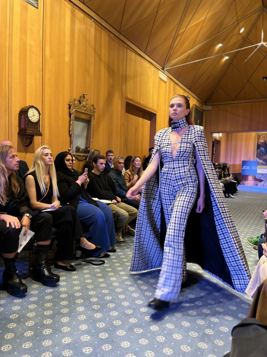 FPALondon's tweet image. And the award for the #JCA Jimmy Choo Academy collection 2025 goes to… Olivia Parkinson #london #fox
JCA REVELATION FASHION SHOW @jcalondon #jimmychoo
@karenmillen_obe
#fashion #fashiondesigner #youngdesigner #londonfashionacademy
#shoes #bags #media #fashionshow