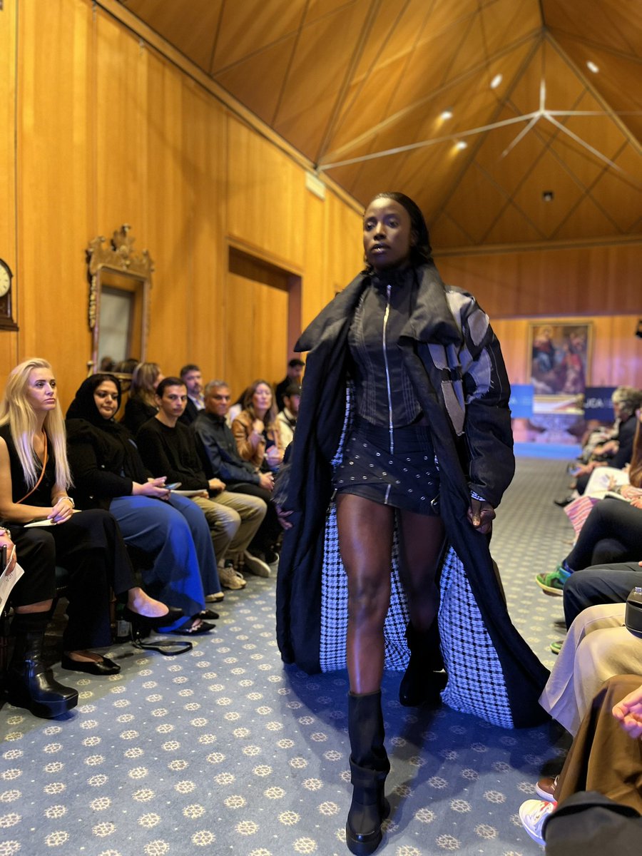 FPALondon's tweet image. And the award for the #JCA Jimmy Choo Academy collection 2025 goes to… Olivia Parkinson #london #fox
JCA REVELATION FASHION SHOW @jcalondon #jimmychoo
@karenmillen_obe
#fashion #fashiondesigner #youngdesigner #londonfashionacademy
#shoes #bags #media #fashionshow
