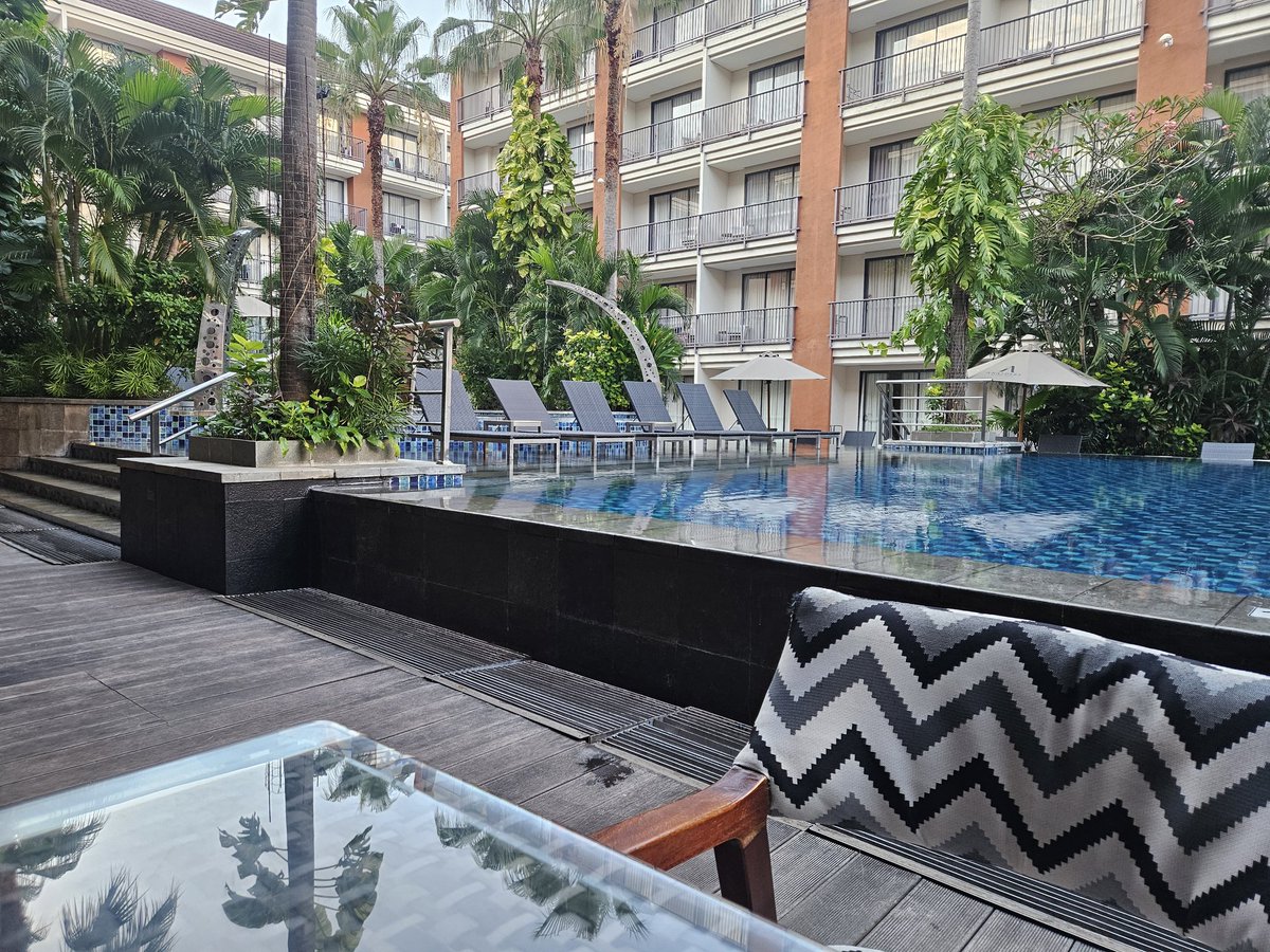 인도네시아  발리 왔습니다 
이번주 토요일  저녁에 부산 돌아갑니다