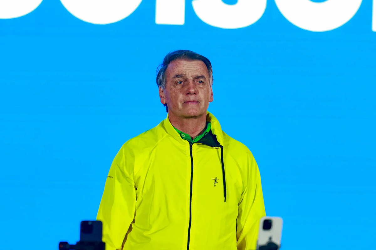🇧🇷 | Plan golpista en Brasil: Bolsonaro en la mira tras revelaciones de su ex mano derecha, que confirmó que el expresidente consideró decretar un estado de sitio y rehacer las elecciones de 2022 tras perder contra Lula; ahora enfrenta cargos por intento de golpe de Estado y