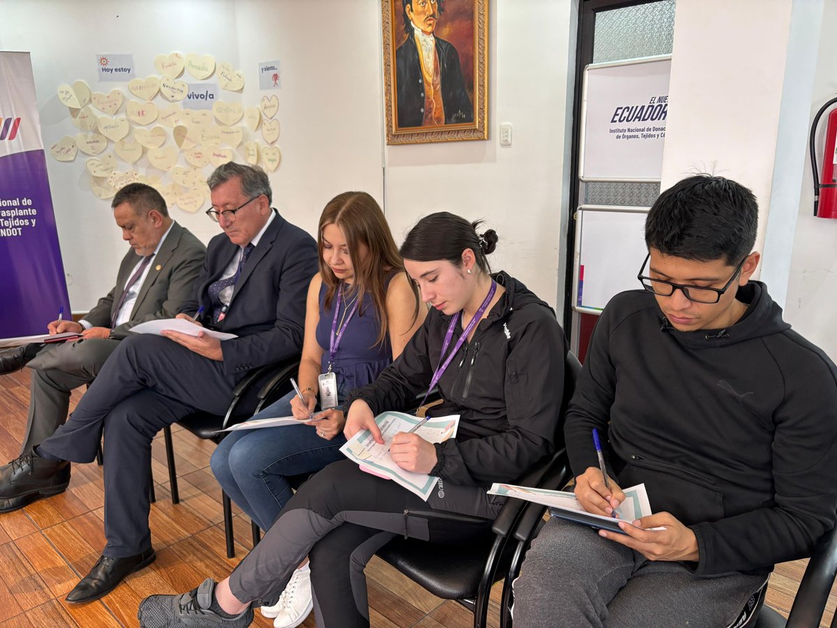 En el marco del Día Mundial del Paciente Trasplantado, se llevó a cabo el taller “Segunda Oportunidad: Vivir con el Corazón Abierto”, guiado por Leticia Herrera. 

Durante el encuentro, los participantes crearon corazones en los que plasmaron sus sentimientos, escribieron “La