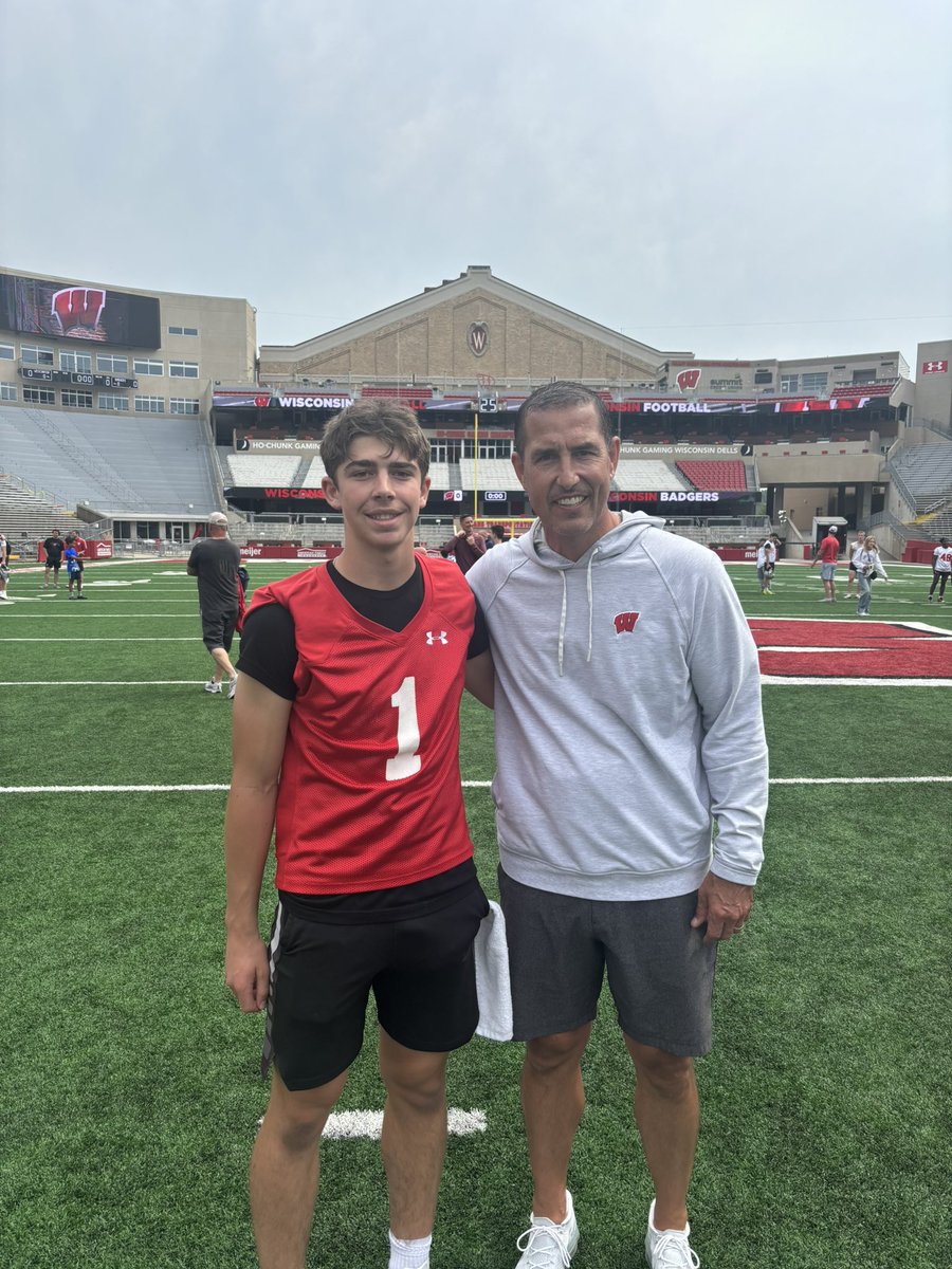 Jettfeeney3's tweet image. Fantastic time competing at @BadgerFootball I had a great time meeting with the coaches @CoachGuiton @CoachFick Looking forward to hearing from you soon. #ThuNDer 🟥