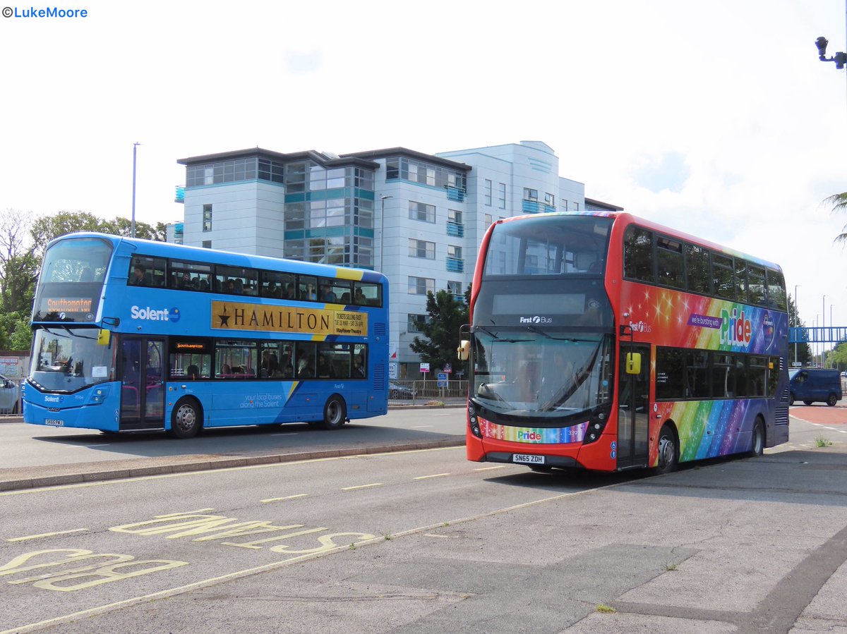 First Wessex Enviro400MMC 33971(SN65 ZDH) is seen sat at Hilsea Lay-By this morning before going back to Weymouth with First Solent Wright Streetdeck 35164 (SK65 PWJ) passing by on Rail Replacement to Southampton