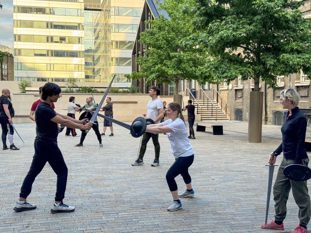 LondonLongsword's tweet photo. I.33 and the Anonimo!
Looking back at last week’s excellent progress.☺️⚔️☺️
#hema #fencing #londonlongswordfamily #londonlongswordacademy #learnswordfighting #london #swordandshield #swordandbuckler #i33 #achillemarozzo #community #hemauk #davidrawlings https://t.co/aOZomcCKRl
