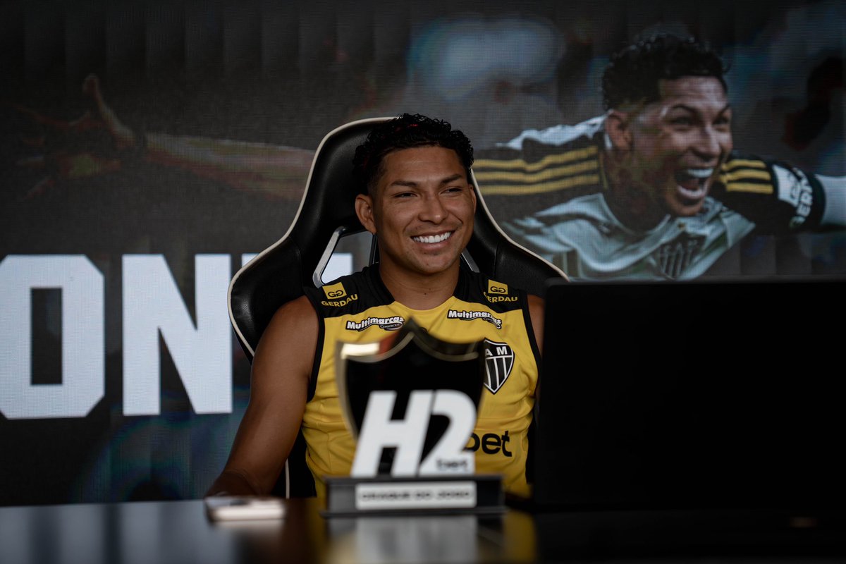 “Houve uma procura do Cruzeiro antes do Galo chegar. O Alexandre Mattos ligou pra mim. Não me deu muita expectativa e não dava pra vir naquele momento. Foi por isso que nem dei ouvidos pra proposta.”

“O Cuca foi primordial para eu vir pro Galo. Começou com ele, a primeira