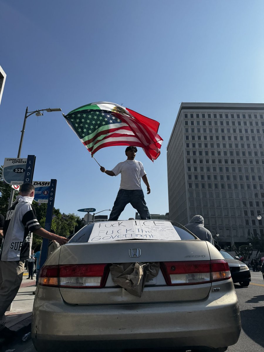 Esta es la imagen que yo encuentro hoy en Los Ángeles.
Esto es esta ciudad.
La gran ciudad plural de Estados Unidos.