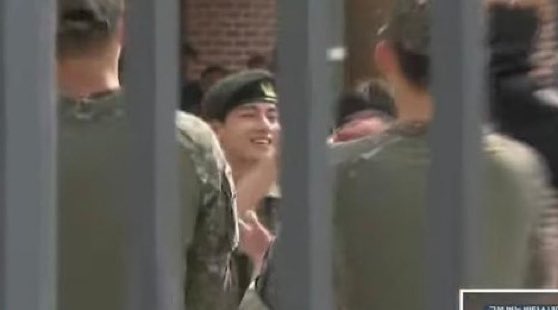 DailylofV's tweet image. 😭😭😭😭😭Taehyung