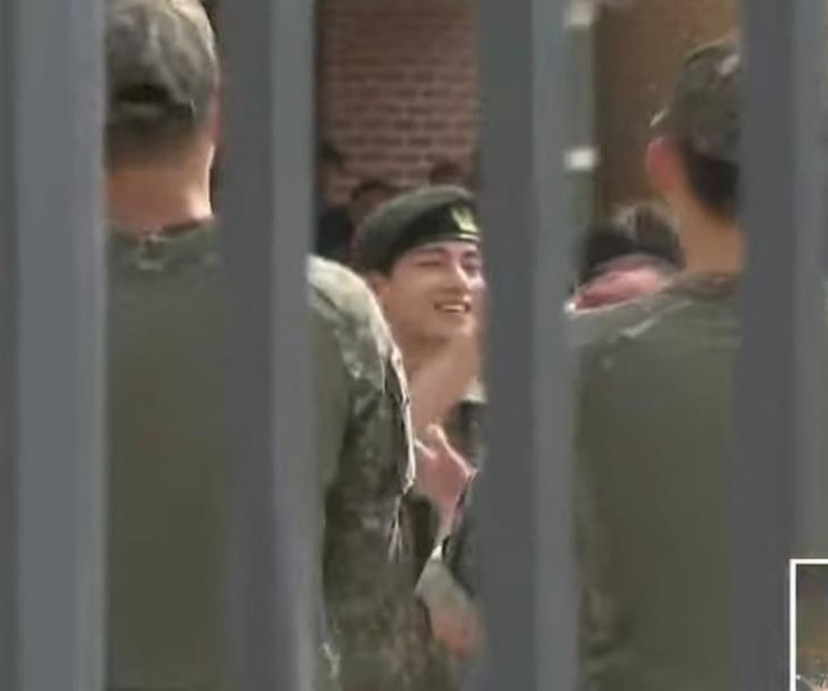 TAE!!!

KIM TAEHYUNG IS BACK  
#WelcomeBackTaehyung 
#ReturnOfSpecialDutyHeroV