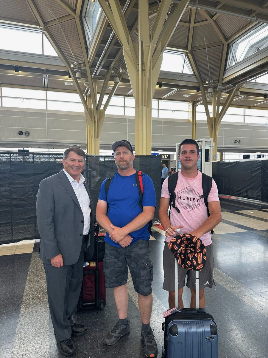 Fortunate to run into a group of Ipswich High School students in the airport on their way home from DC! Glad they had a great time visiting our nation’s capital.