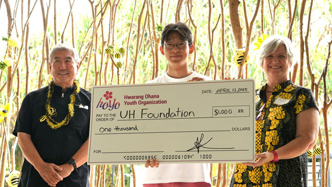 University of Hawaii System (@uhawaiinews) on Twitter photo 🐝 <a href="/UHHilo/">University of Hawaii at Hilo</a> hosted “Bee-coming Sustainable,” celebrating 15 years of community partnership supporting honey bee sustainability through education, local farming, and the Adopt-A-Beehive program ➡️ bit.ly/4merQXF 🐝 <a href="/UHHilo/">University of Hawaii at Hilo</a> hosted “Bee-coming Sustainable,” celebrating 15 years of community partnership supporting honey bee sustainability through education, local farming, and the Adopt-A-Beehive program ➡️ bit.ly/4merQXF