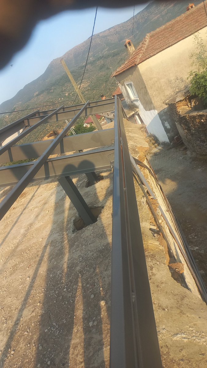 Bayramdan çalıştım şimdi tatil zamanı bende izmirmi çeşmeye mi gitsem yanıma tatil arkadaşı arıyorum gelmek isteyen varmı