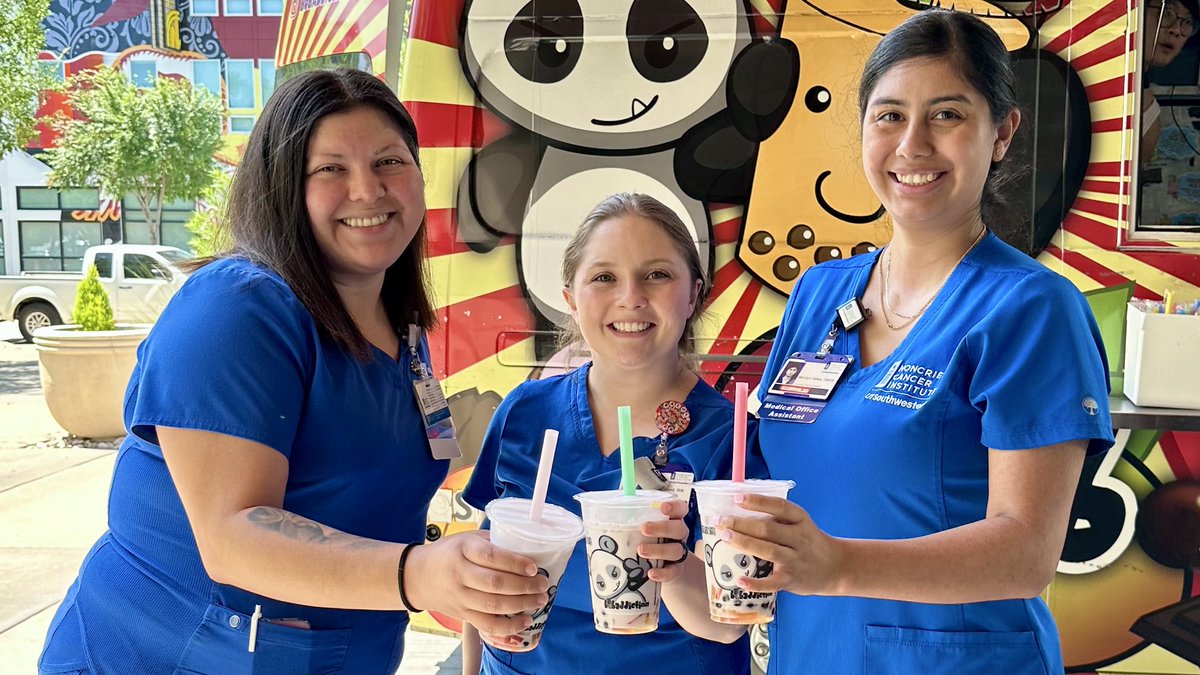 MoncriefCancer's tweet image. Cheers to our employees! Our staff was treated to boba tea today to kick off Employee Recognition Week at @UTSWMedCenter. We are grateful for everyone’s commitment to serving our patients. You inspire us and are appreciated every day!