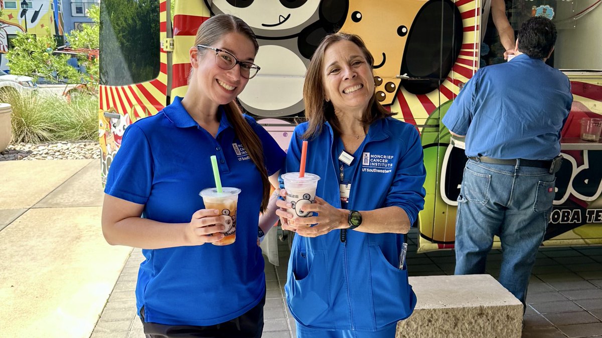MoncriefCancer's tweet image. Cheers to our employees! Our staff was treated to boba tea today to kick off Employee Recognition Week at @UTSWMedCenter. We are grateful for everyone’s commitment to serving our patients. You inspire us and are appreciated every day!