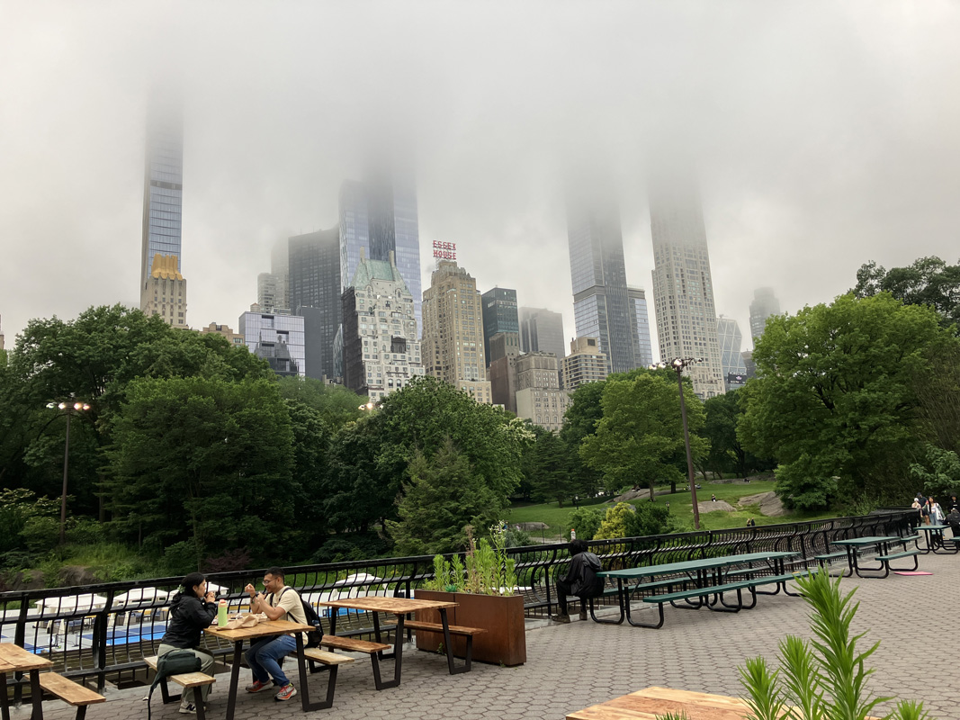SiegelNYDN's tweet image. Multi-million dollar apartments face a foggy @CentralParkNYC Penthouse views not guaranteed.