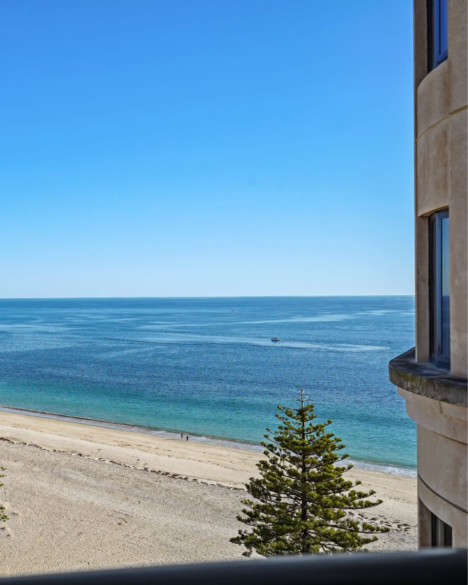 homelycomau's tweet photo. Unmatched elegance meets breathtaking coastal views in this one-of-a-kind Glenelg sub-penthouse.

See more: https://t.co/4YoUpmY2hw

Listed by: Belle Property Glenelg

#glenelg #apartment #subpenthouse #modern #beachfront  #realestate #forsale #wowhomes #homely https://t.co/qfrIw0XHNm