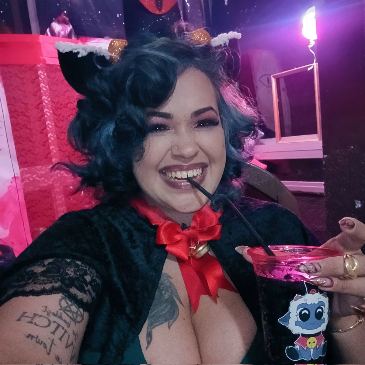 #NuevaFotoDePerfil

¿Ovejita? Sí, pero satánica.