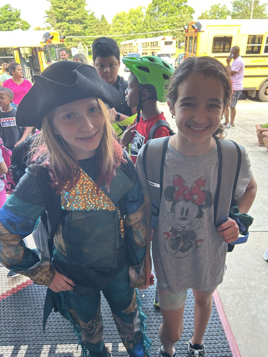 Elizabeth Baxter tweet media