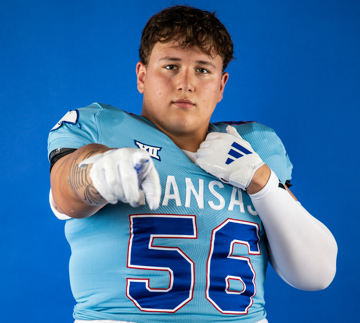 JayhawkSlant (@jayhawkslant) on Twitter photo Alister Vallejo (<a href="/AlisterVallejo/">Alister Vallejo</a>) wrapped up his official visit to Kansas on Sunday.
He gave details about the trip to KU and he's ready to announce his college choice Tuesday evening. #kufball
MORE: kansas.rivals.com/news/alister-v… Alister Vallejo (<a href="/AlisterVallejo/">Alister Vallejo</a>) wrapped up his official visit to Kansas on Sunday.
He gave details about the trip to KU and he's ready to announce his college choice Tuesday evening. #kufball
MORE: kansas.rivals.com/news/alister-v…