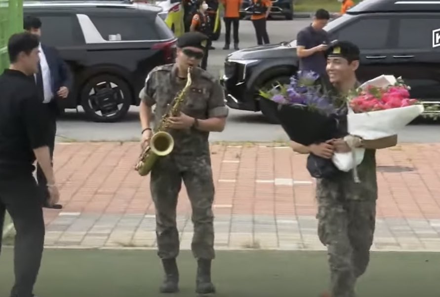 I LOVE JOON AND TAE SO BADDDD