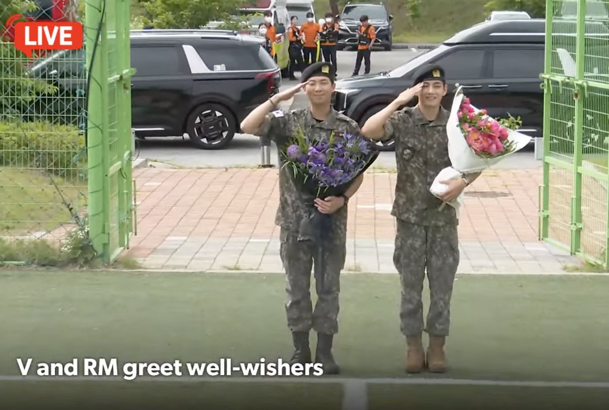 charts_k's tweet image. V and RM have arrived! @BTS_twt