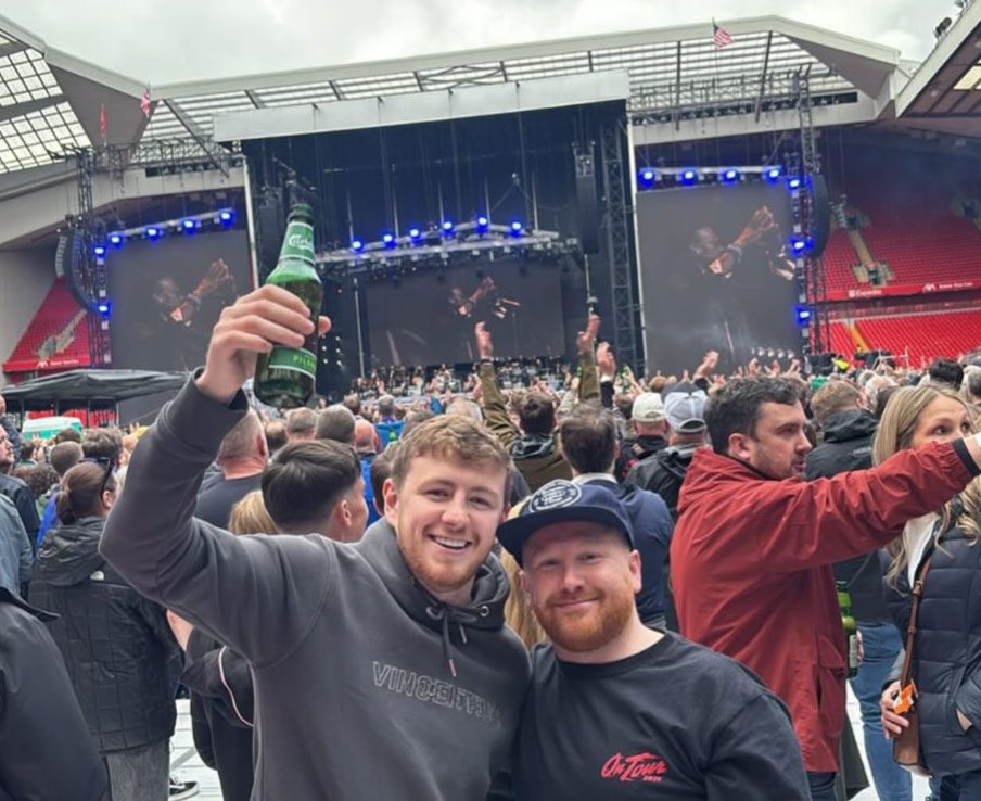 SamPBrown0702's tweet photo. Best week of my life, won’t be topped that 🙌🏻 3 times this tour, keeps getting better #brucespringsteen https://t.co/kHxVzYMQq9
