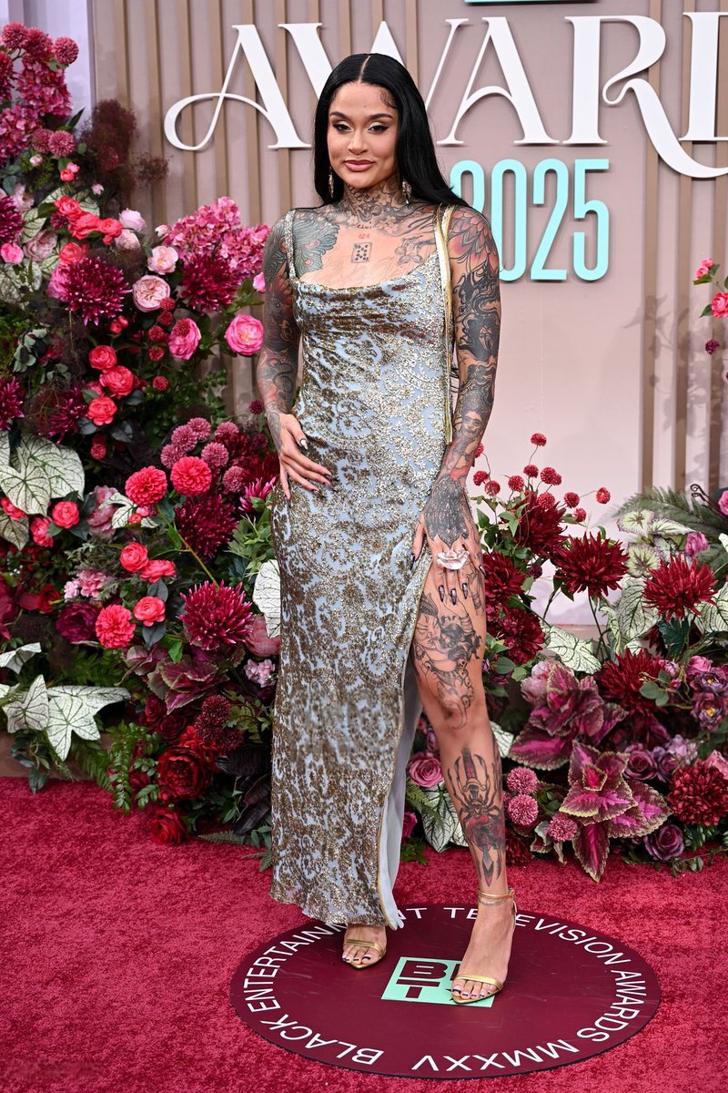 kehlanidiaryy's tweet image. New photos of Kehlani looking absolutely stunning on the red carpet tonight at the 2025 BET Awards in Los Angeles, CA! ✨❤️ #BETAwards #Kehlani #RedCarpetGlam

📸-  @gettyimages (Gilbert Flores)

| #kehlani