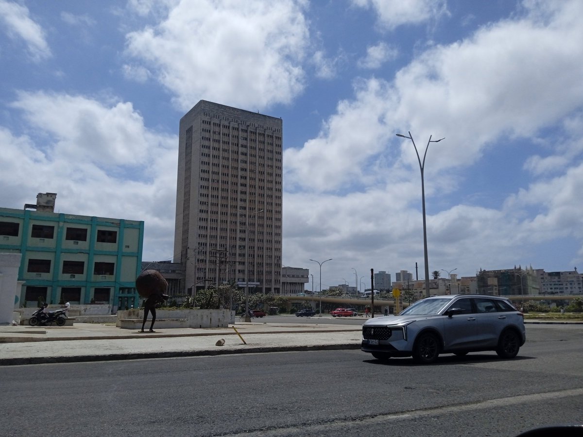🎶 En La Habana, la música une almas en cada esquina. Una ciudad de paz que danza al ritmo del amor. #HabanaSolidaria <a href="/YanetHzP25/">Yanet Hernández</a> <a href="/IzquierdoAlons1/">Livan Izquierdo Alonso</a> <a href="/gobhabana/">Gobierno La Habana</a> <a href="/DtoraDpsGranma/">𝖄𝖊𝖑𝖊𝖓𝖎𝖘 𝕰𝖑𝖎𝖆𝖘 𝕸𝖔𝖓𝖙𝖊𝖘</a> <a href="/MryRodrguez4/">M@ry D'Cuba🇨🇺</a> <a href="/Aittana20/">Aitana</a> <a href="/Martha_Elena16/">🅼🅰🆁🆃🅸🅽🅰 ♥🖤 🐲 🇳🇮</a> <a href="/MaximoG52323499/">Maximo Garcia</a> <a href="/LuisAlb97860501/">Luis Alberto Medina</a> <a href="/Suleiman4Sultan/">Sultán Suleiman 🤝#DeZurdaTeam🇨🇺</a>  <a href="/RusiaBencomo/">Rusy Bencomo.❤🕊 #DeZurdaTeam 🇨🇺</a>