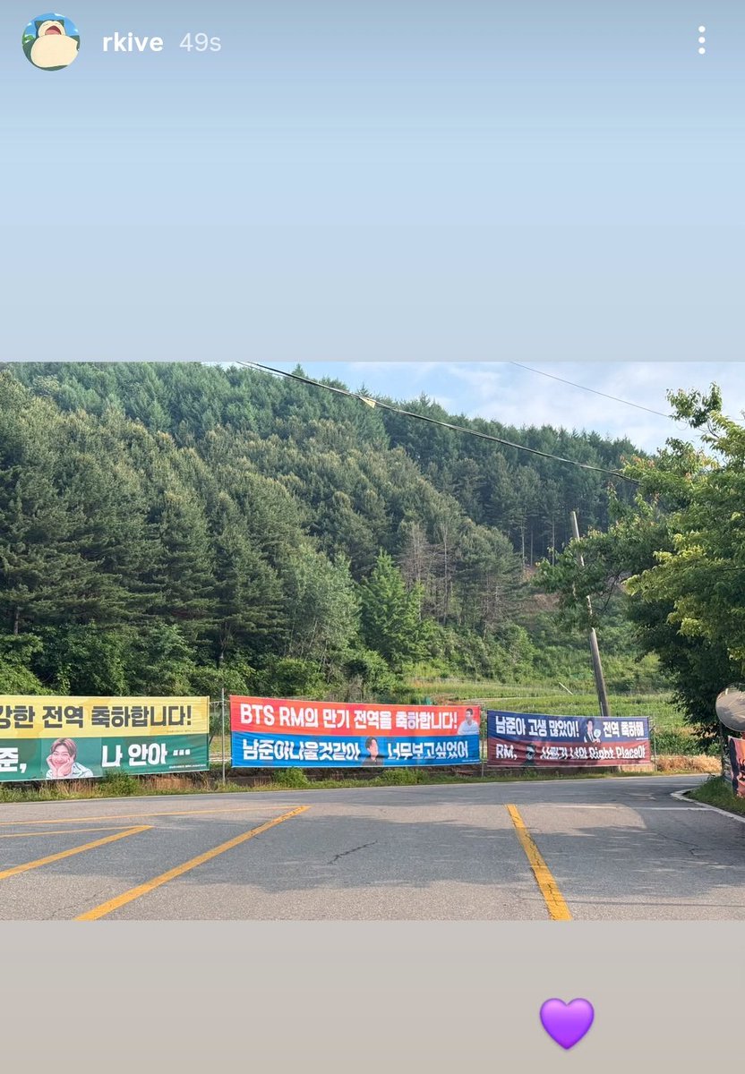 Namjoon saw the balloons and the banners!!!

RM IS FINALLY BACK
WELCOME BACK RM
HOME IS RM
#ReturnOfOurJooniverse
#SPRING_ALWAYS_WITH_RM
#드디어_RM_전역
#남준아_미래에_어서와