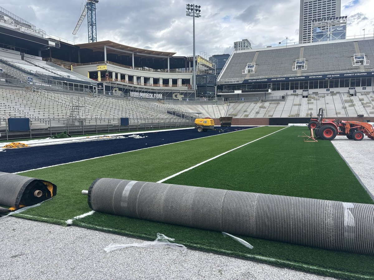 CoachTimSalem's tweet image. Busy around Bobby Dodd!
Fall fast approaching…!!
# GoJackets