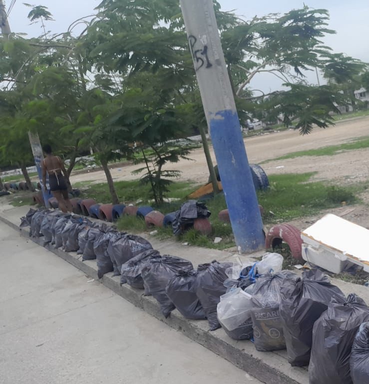 🚫🕒 ¡Respetar los horarios de recolección hace la diferencia!

El arrojo clandestino de residuos en el espacio público afecta la limpieza y el entorno. Con tu compromiso y el nuestro, transformamos estos espacios: así luce el antes, durante y después de una intervención