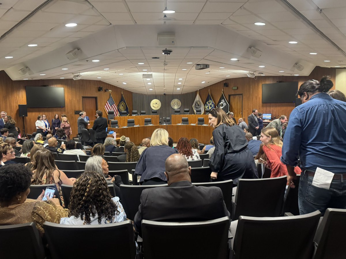 Quanecia Fraser (@qfraserketv) on Twitter photo We are 15 minutes away from the mayoral inauguration of John Ewing Jr.
Dozens of people are pouring in for the swearing in of him and seven Omaha city council members <a href="/KETV/">KETV NewsWatch 7</a> We are 15 minutes away from the mayoral inauguration of John Ewing Jr.
Dozens of people are pouring in for the swearing in of him and seven Omaha city council members <a href="/KETV/">KETV NewsWatch 7</a>
